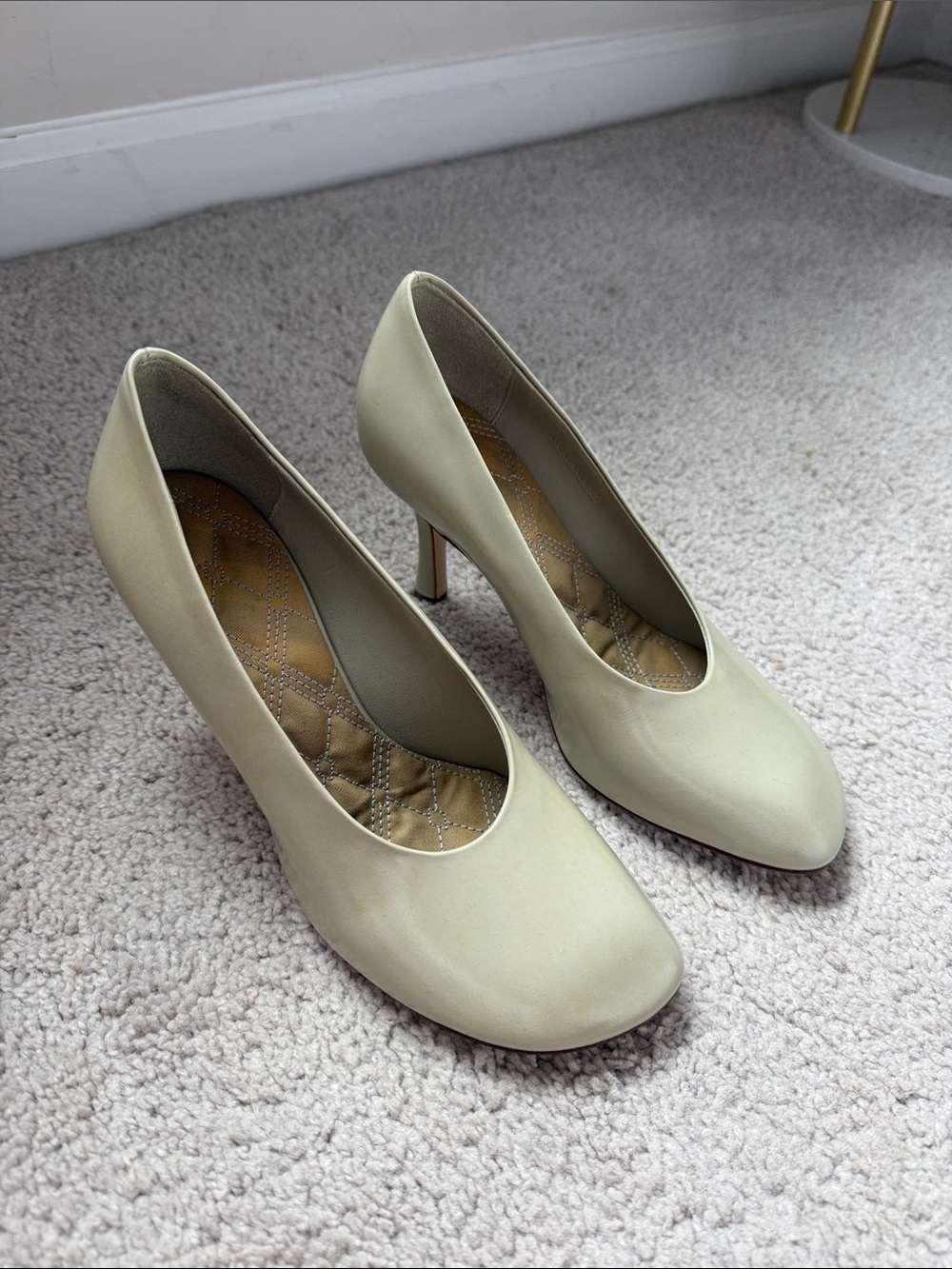 Brand New Burberry Classic Women's Pumps in Light Olive